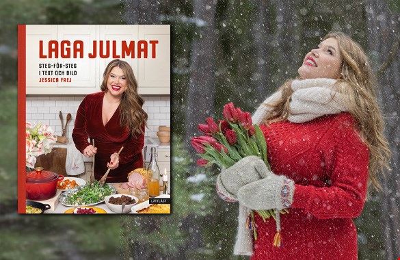 Jessica Frej står i en granskog, det singlar snö och hon har blicken fäst mot himlen. I famnen har hon ett fång röda blommor. Till vänster i bilden är omslaget till hennes bok Laga julmat infällt.