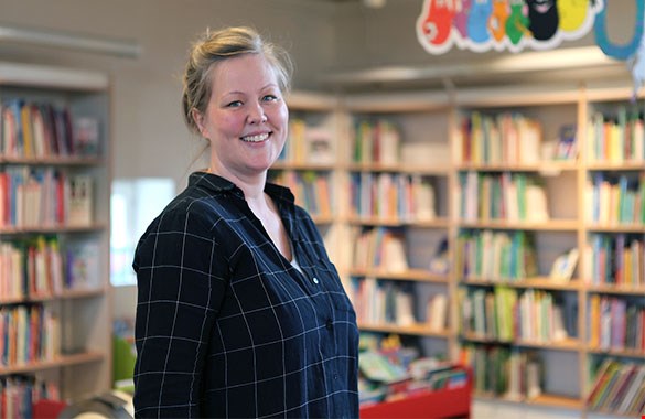 Bild på Sanna Fries som är bibliotekschef på Kävlinge kommun.