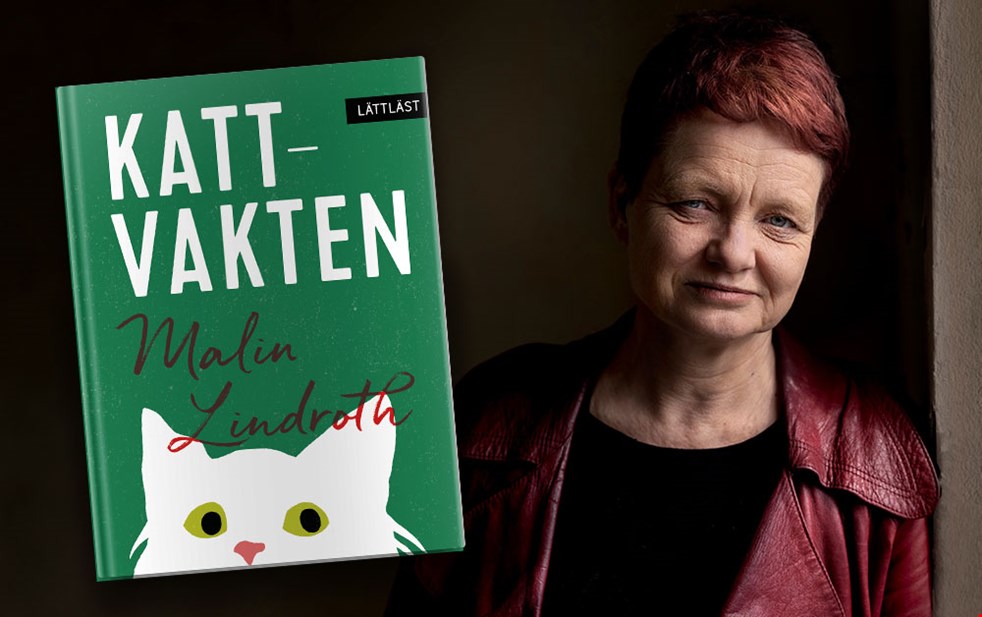 Bilden är ett collage med boken Kattvakten, som är grön med en vit katt som tittar upp i nederkanten, bredvid författaren Malin Lindroth i svart tröja, vinröd jacka och rött kort hår som lutar sig mot en dörrpost och tittar in i kameran.
