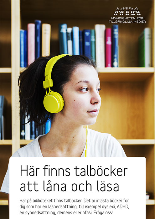Affischen visar en tonårstjej med hörlurar framför en bokhylla med bokryggar.