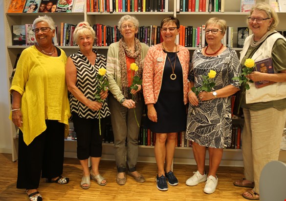 Ingeborg Albrecht (längst till vänster), som är årets läsombud