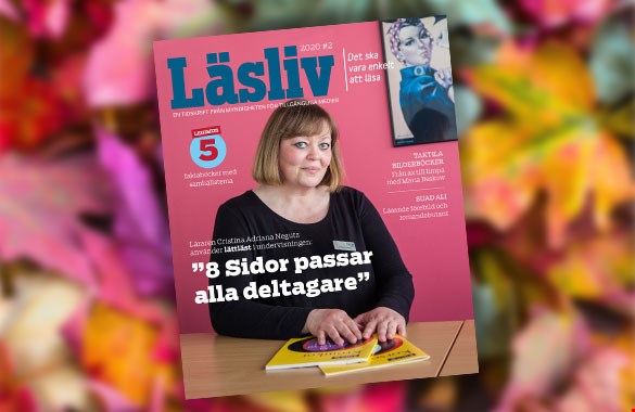 Bilden visar omslaget på senaste numret av Läsliv. I bakgrunden syns höstlöv i olika färger suddigt.